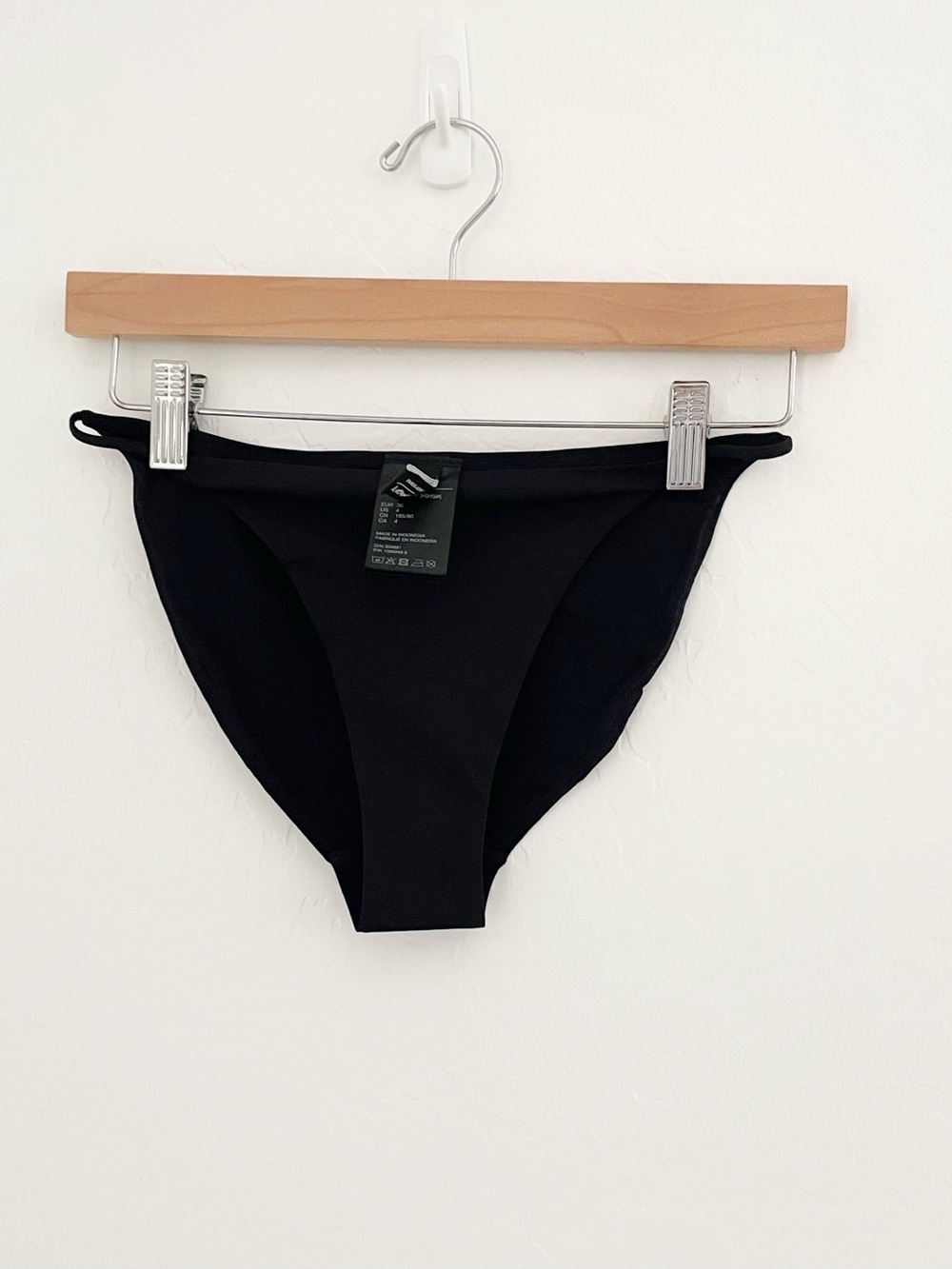 & other stories low rise black bikini bottom size 4
